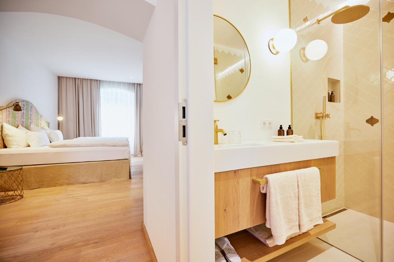 Boutiquehotel Zum Goldenen Hirschen Gmunden Eksteriør billede